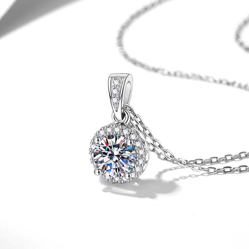 0.5-2ct Round Moissanite Neckl - Charm Necklace Dainty recension och pris