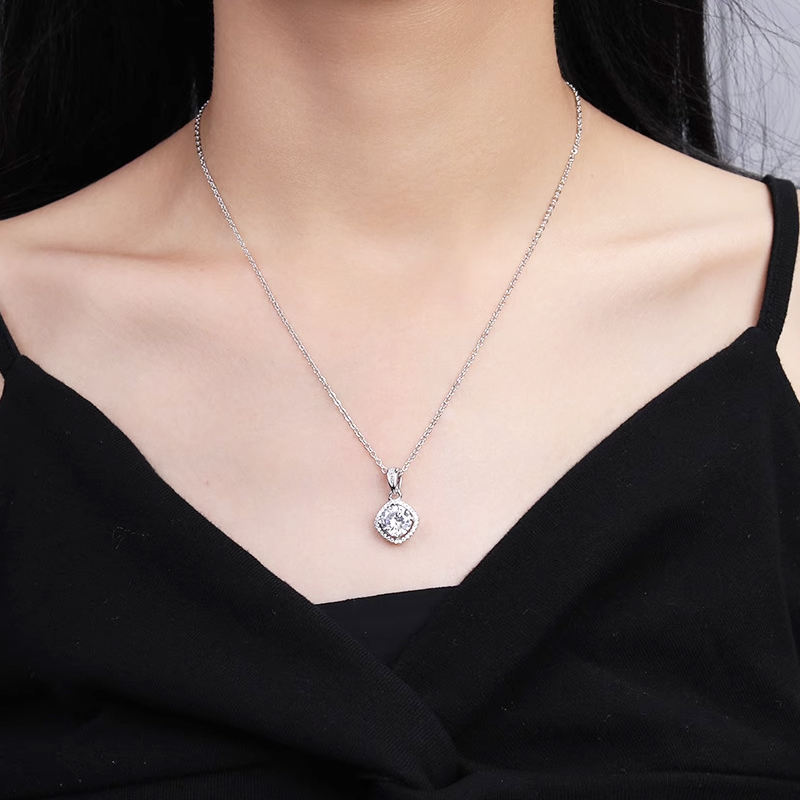 0.5-2ct Round Moissanite Neckl - Charm Necklace Dainty recension och pris