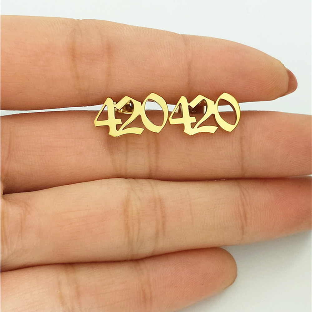 Custom Old English Number Stud - Women Accessories Name In English recension och pris