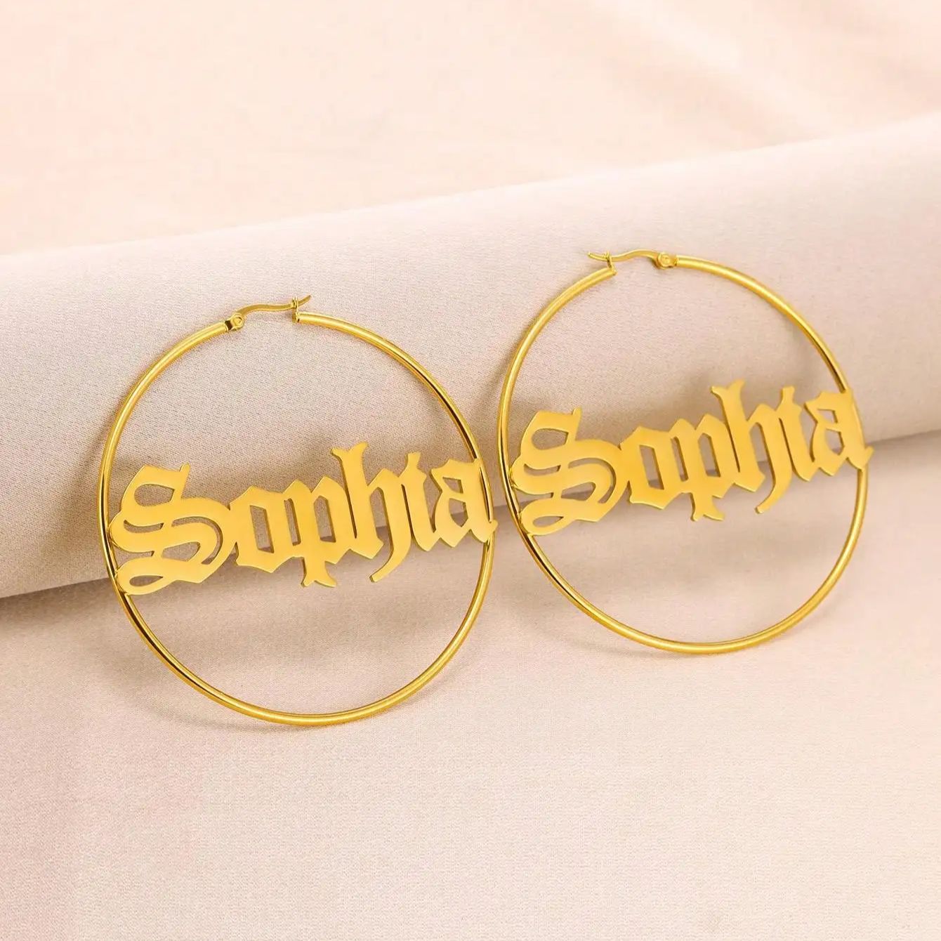 Custom Old English Name Hoop E - Women Accessories Name In English recension och pris